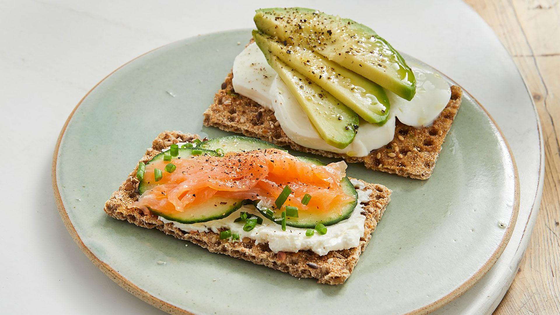 Pan tostado crujiente con toppings